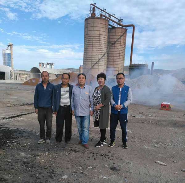 公司杜工、賀工出席烏蘭察布客戶600噸活性石灰回轉(zhuǎn)窯奠基儀式